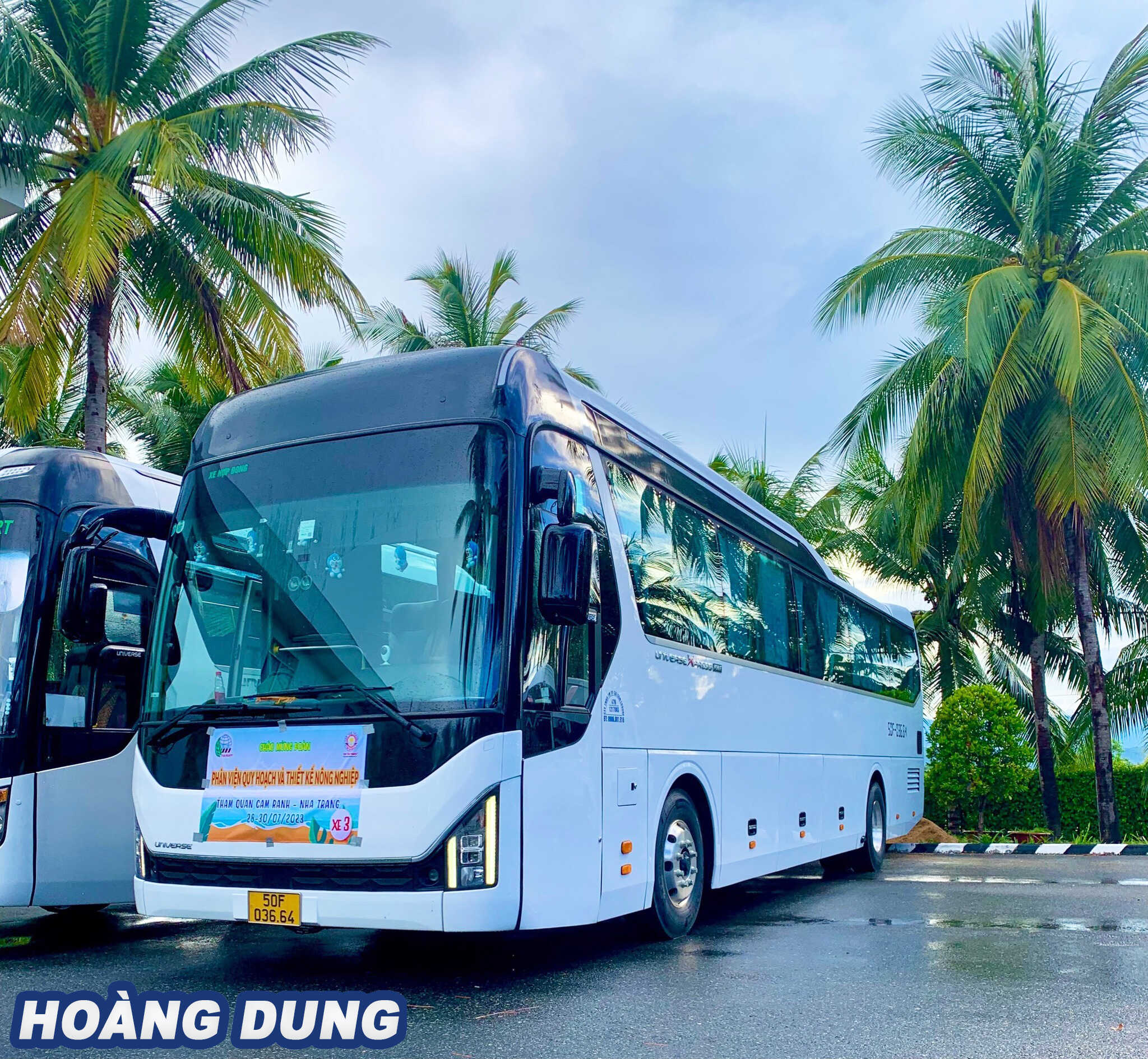 Thuê Xe Universe 50 Chỗ