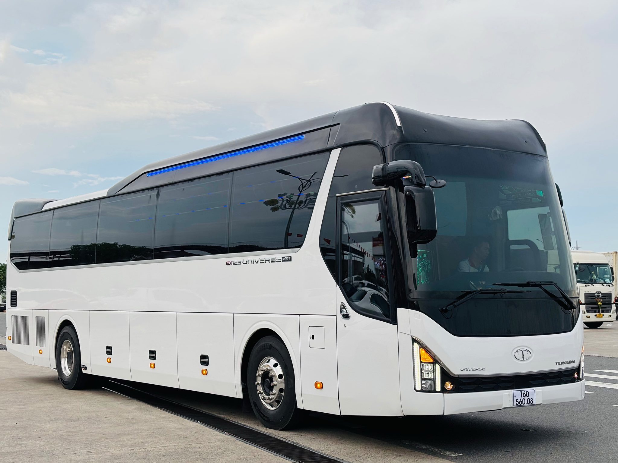 Thuê Xe Universe 45 Chỗ đi Mũi Né