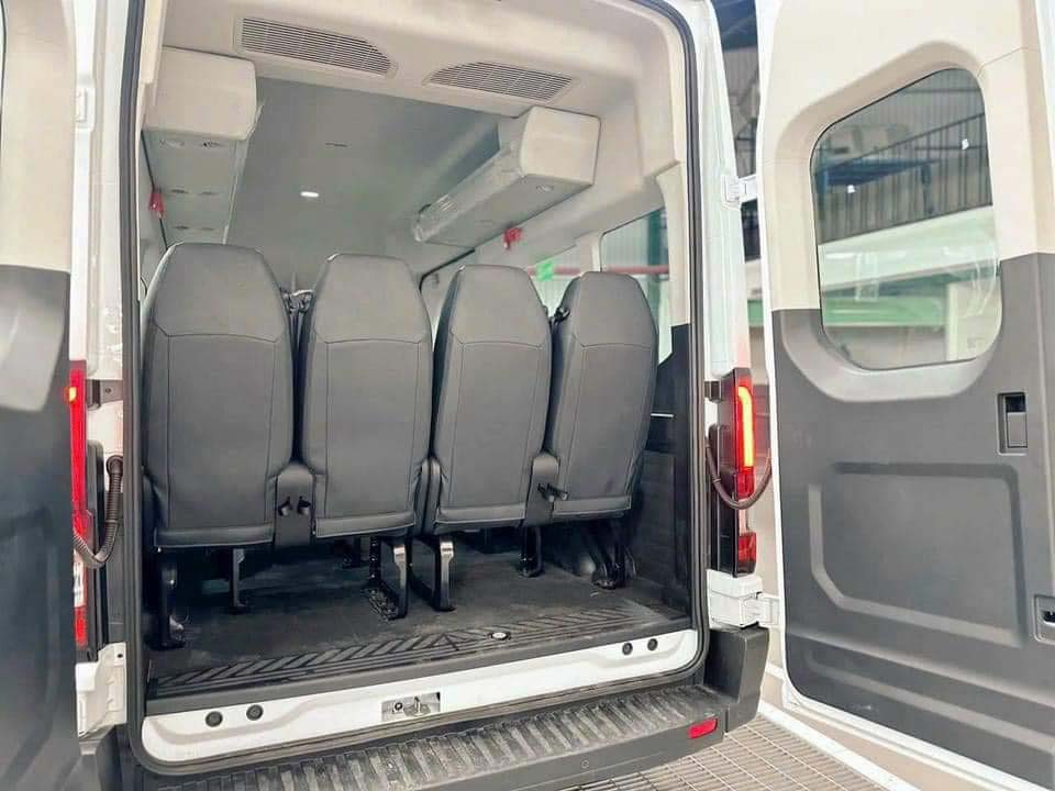 Khoang Hành Lý Xe Ford Transit